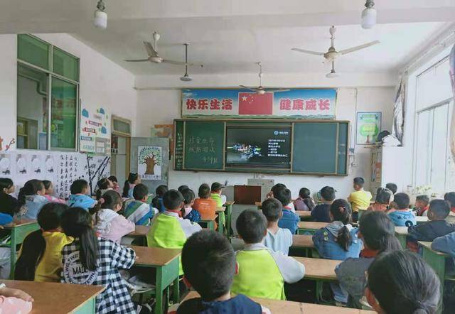 小苹果版的防溺水安全手势:乐至县城西小学：节前做好防溺水教育-第1张图片-太平洋在线下载